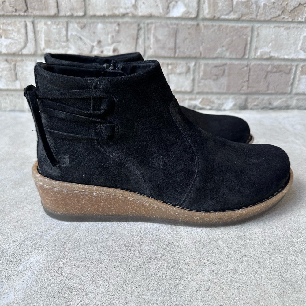 Born Distressed Leather Black Ankle Booties Size 9.5 🌸